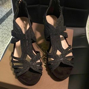 BRAND NEW NEVER WORN BLACK AZURA OPEN TOE W ZIPPER DRESS SHOES SIZE 8 (39)